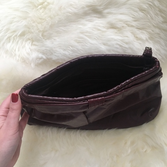 * * VINTAGE * * Burgundy Clutch - Picture 4 of 6